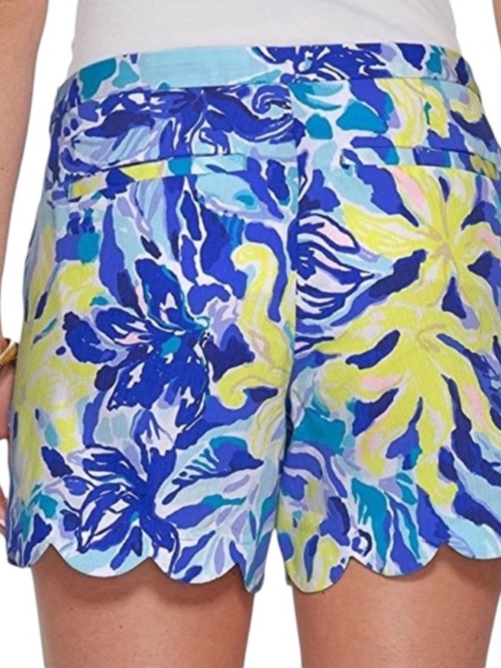 Lilly Pulitzer Magnolia Scalloped Shorts Ylang Ylang Love size 8 - Picture 2 of 7